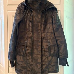 Women's Camouflage Hooded Jacket by Blanc Noir size xs